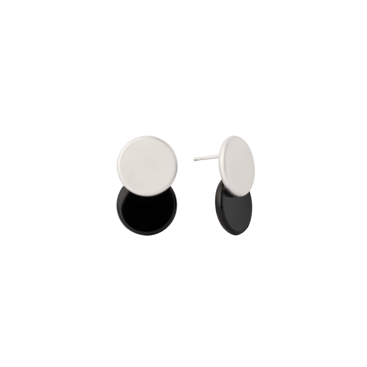 BAU earring in sterling silver, onyx