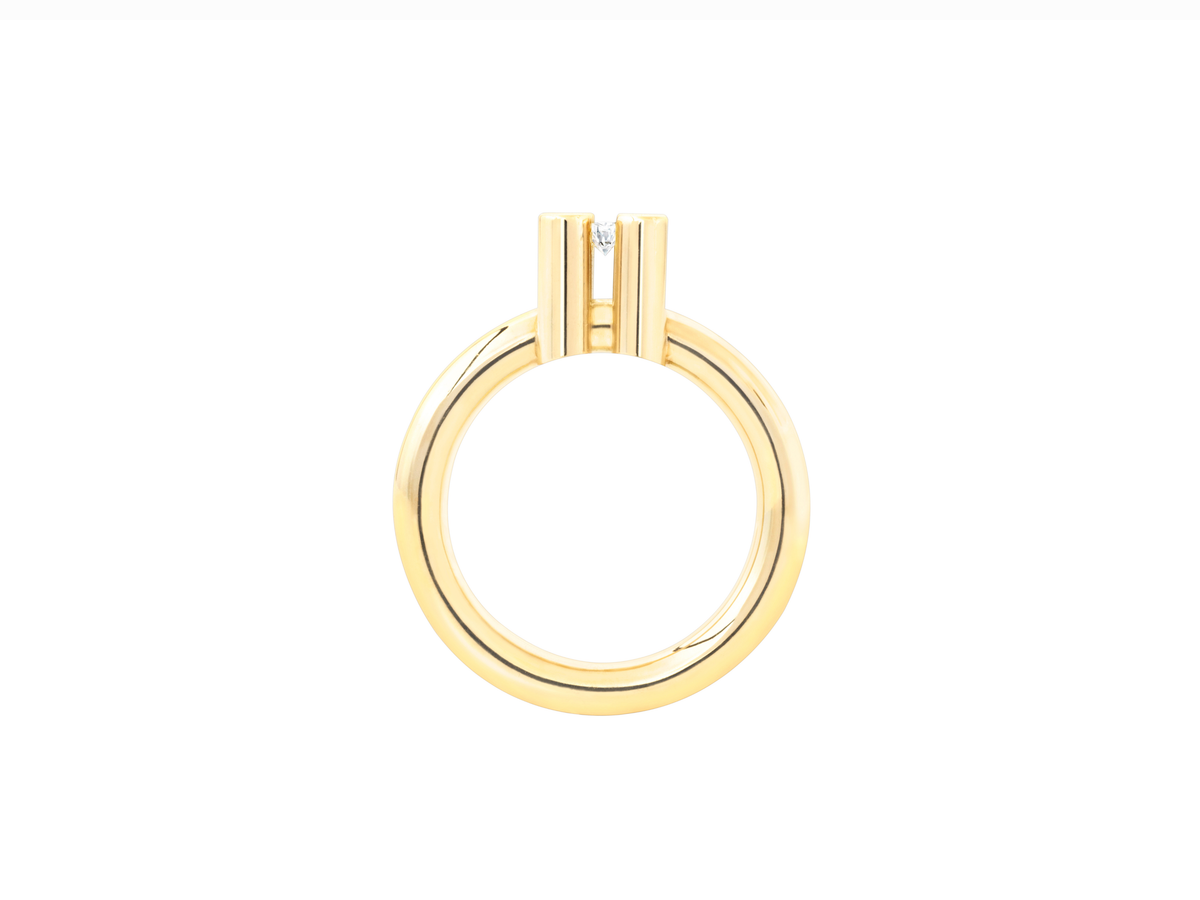 AUGUST ring in 18k yellow gold, diamond
