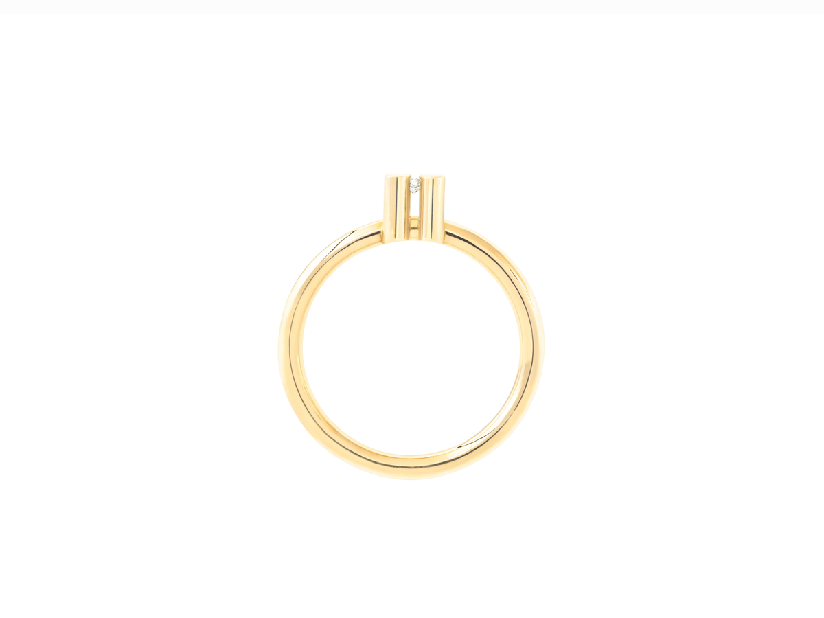 AUGUST ring in 18k yellow gold, diamond