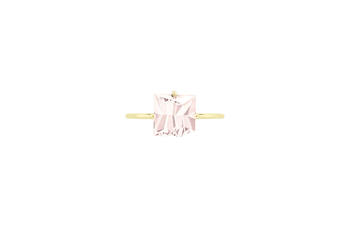 KLAR ring in 18k yellow gold, morganite